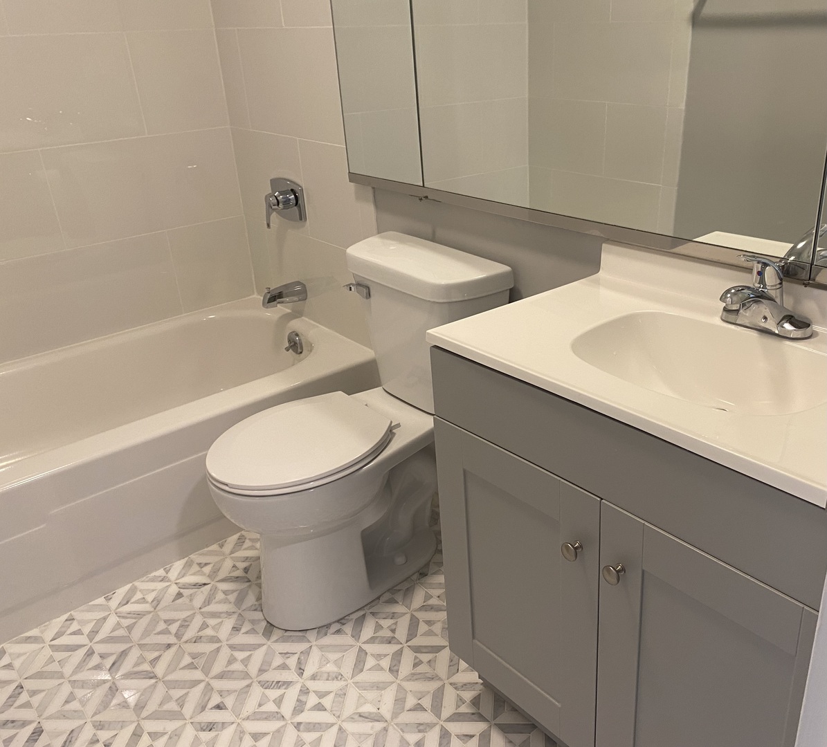 2650 N LAKEVIEW Avenue Unit: 2703