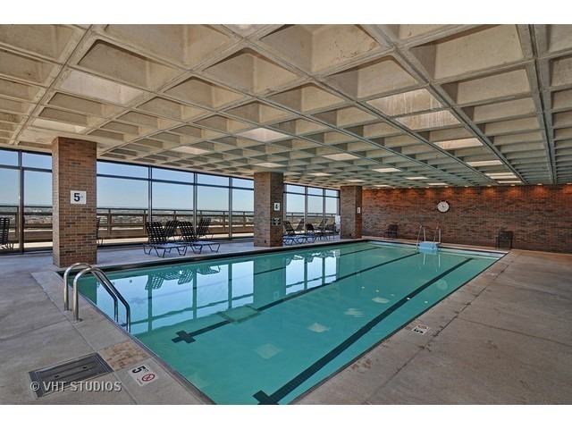 2650 N LAKEVIEW Avenue Unit: 2703