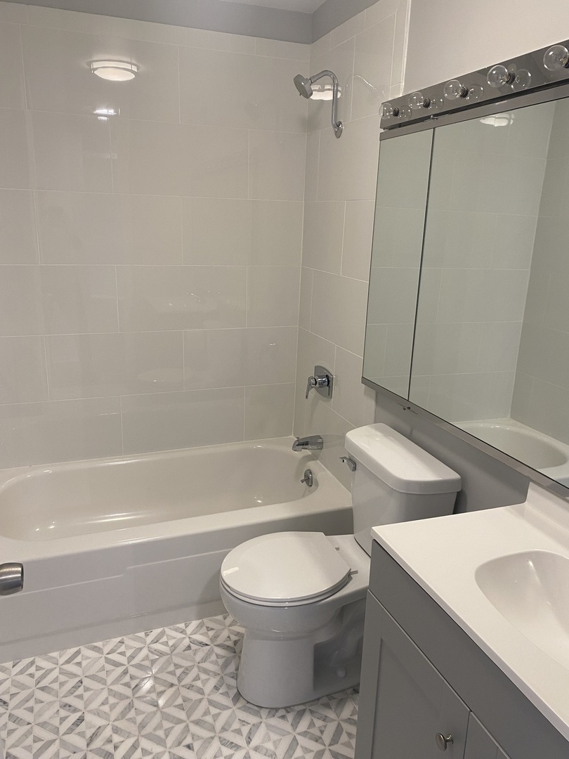 2650 N LAKEVIEW Avenue Unit: 2703