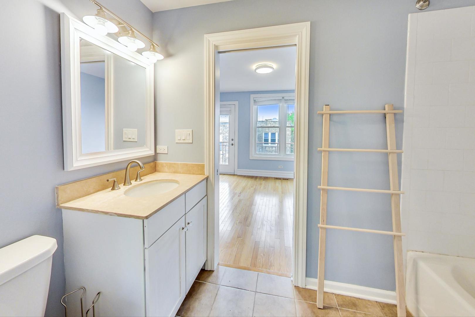 5127 N Damen Avenue Unit: 7