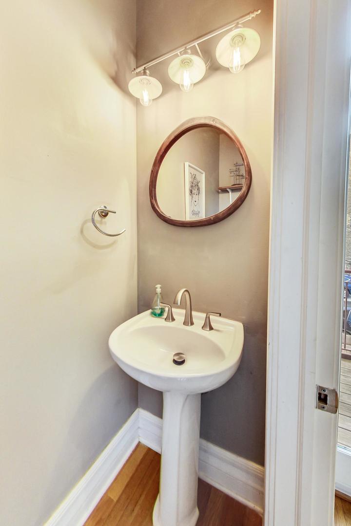 5127 N Damen Avenue Unit: 7