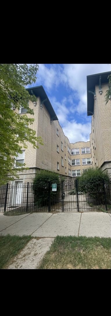 4748 N Albany Avenue Unit: 1