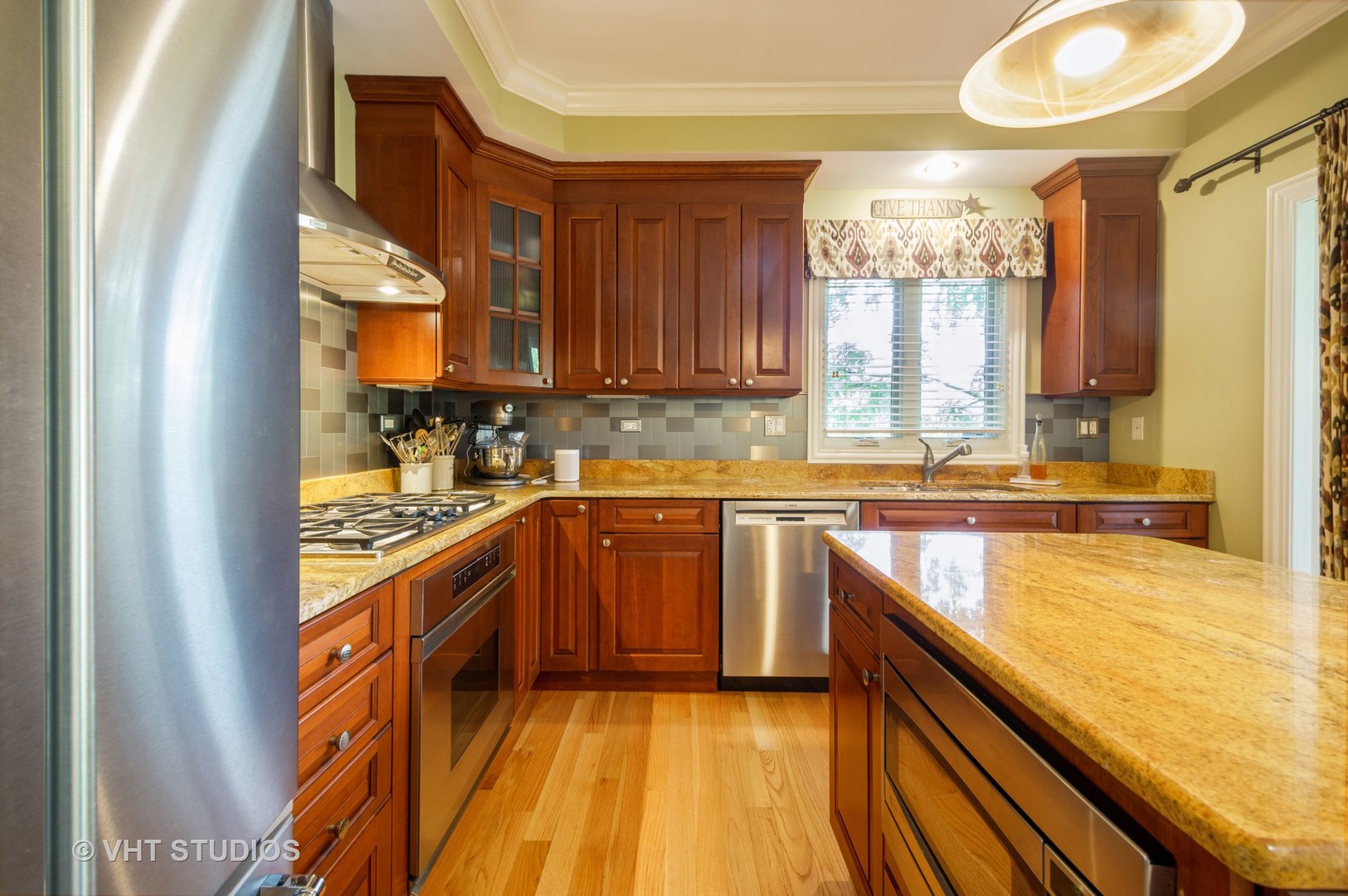 825 Railroad Avenue