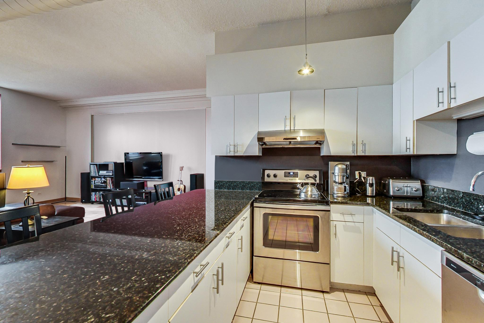3323 N Paulina Street Unit: 4F