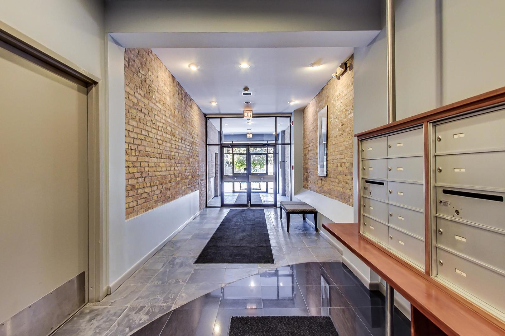 3323 N Paulina Street Unit: 4F