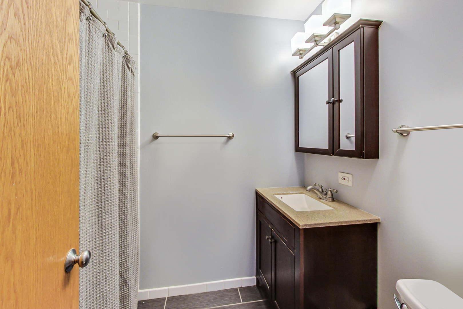3323 N Paulina Street Unit: 4F