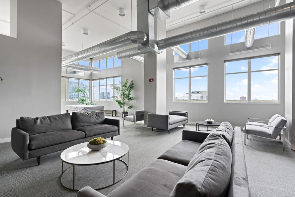 901 W Madison Street Unit: 910