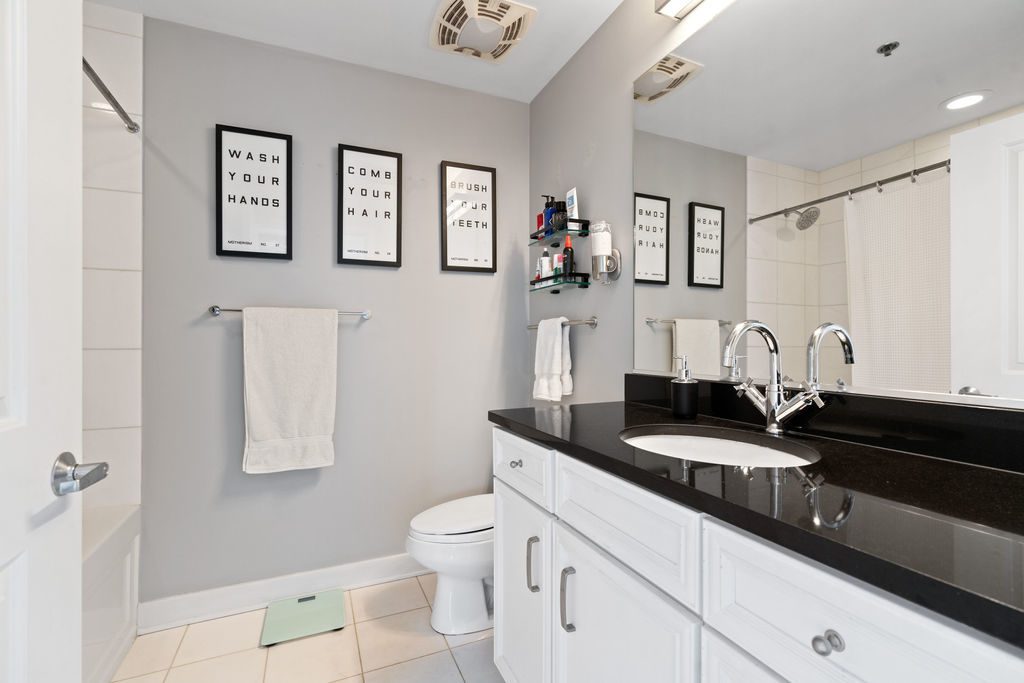 901 W Madison Street Unit: 910