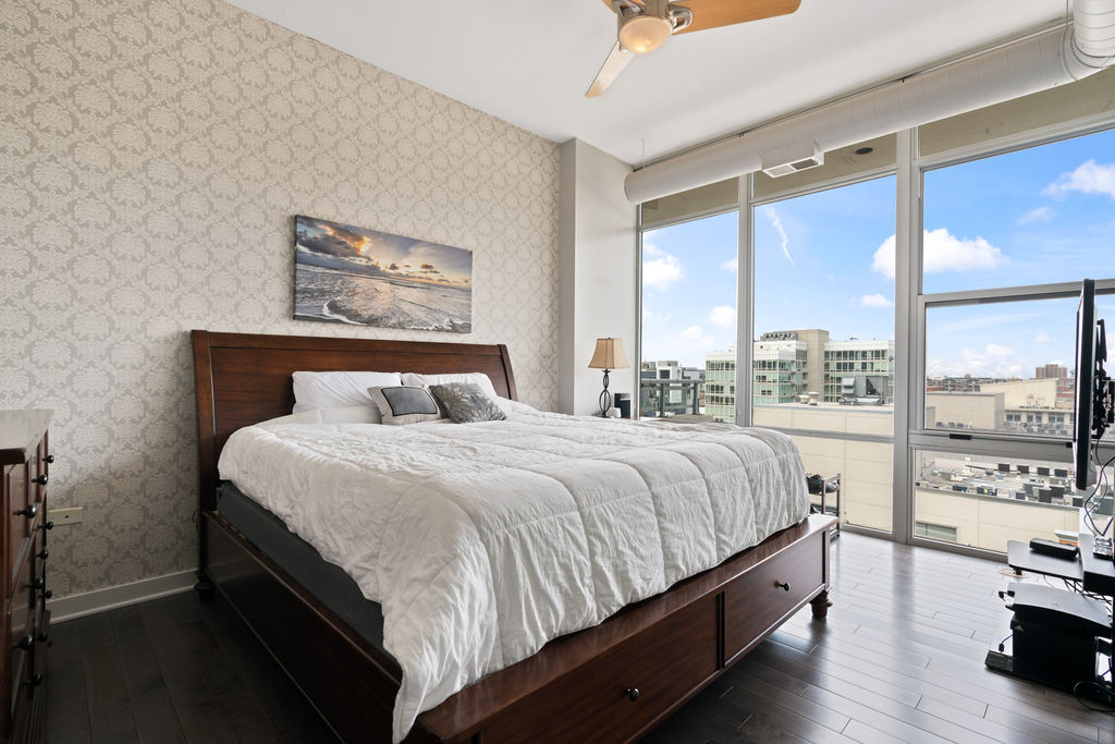 901 W Madison Street Unit: 910