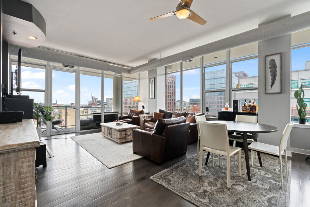 901 W Madison Street Unit: 910