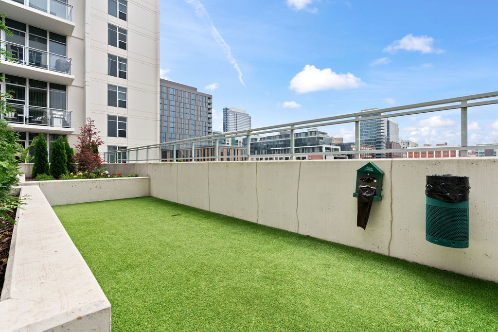 901 W Madison Street Unit: 910