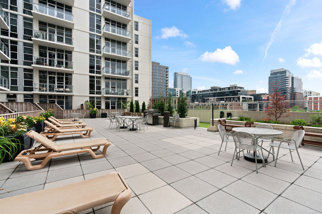 901 W Madison Street Unit: 910
