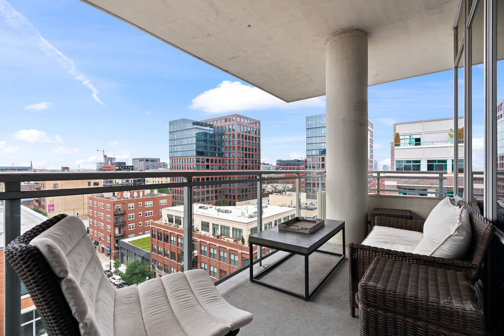 901 W Madison Street Unit: 910