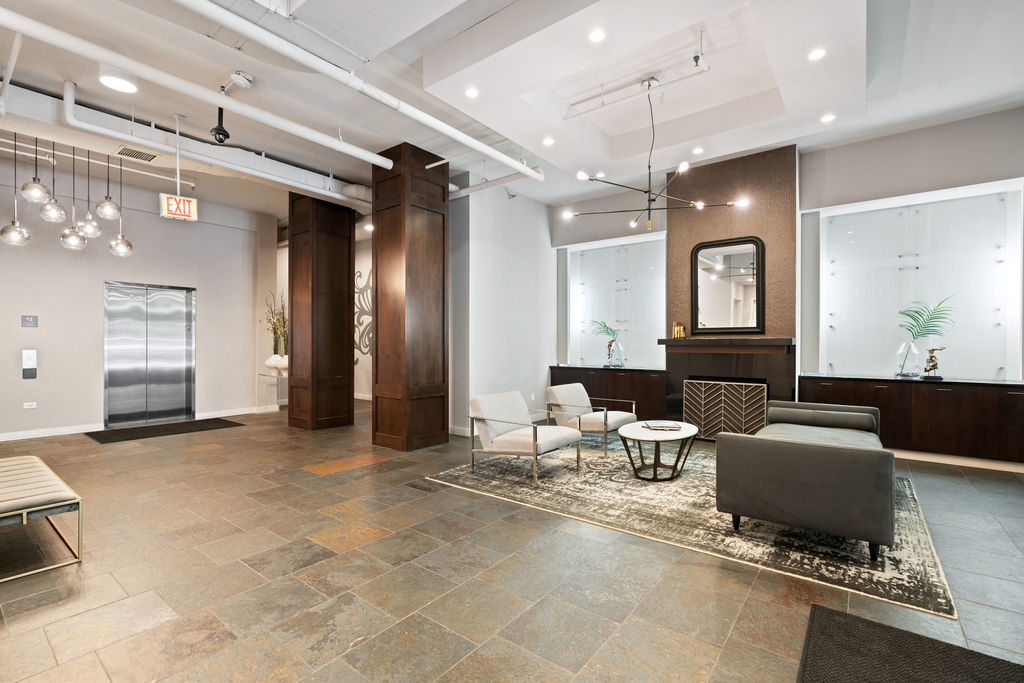 901 W Madison Street Unit: 910