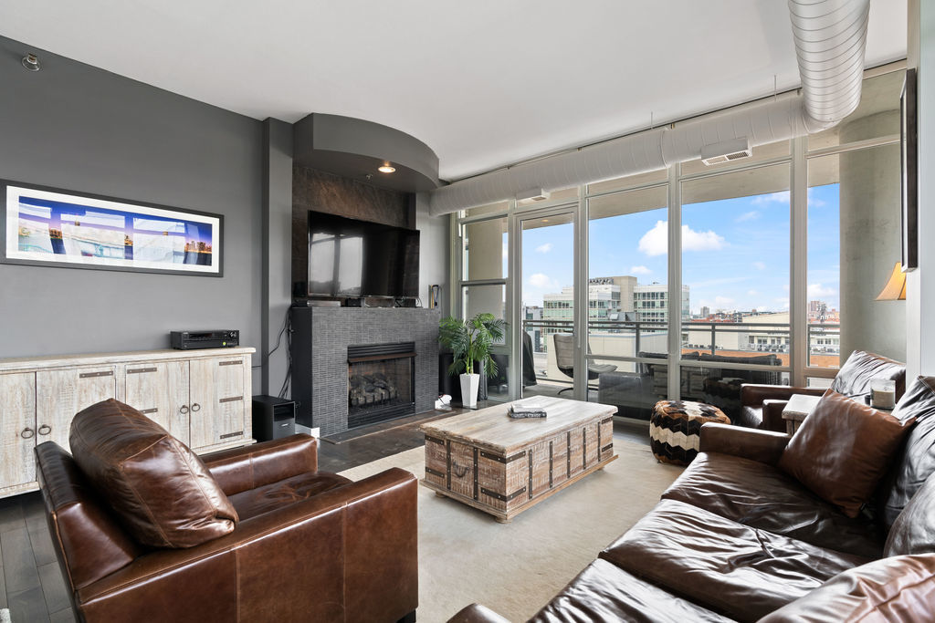 901 W Madison Street Unit: 910