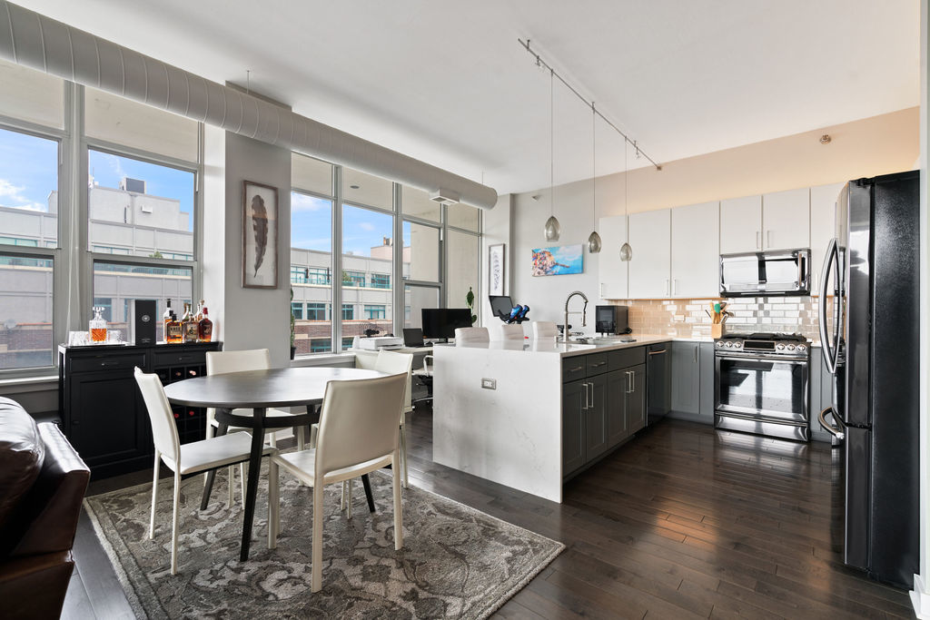 901 W Madison Street Unit: 910