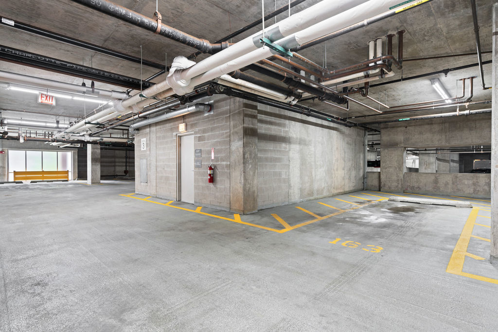 901 W Madison Street Unit: 910