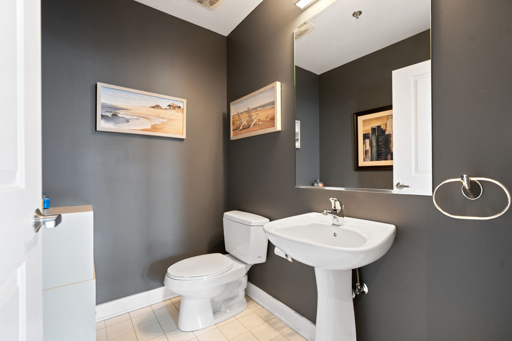 901 W Madison Street Unit: 910