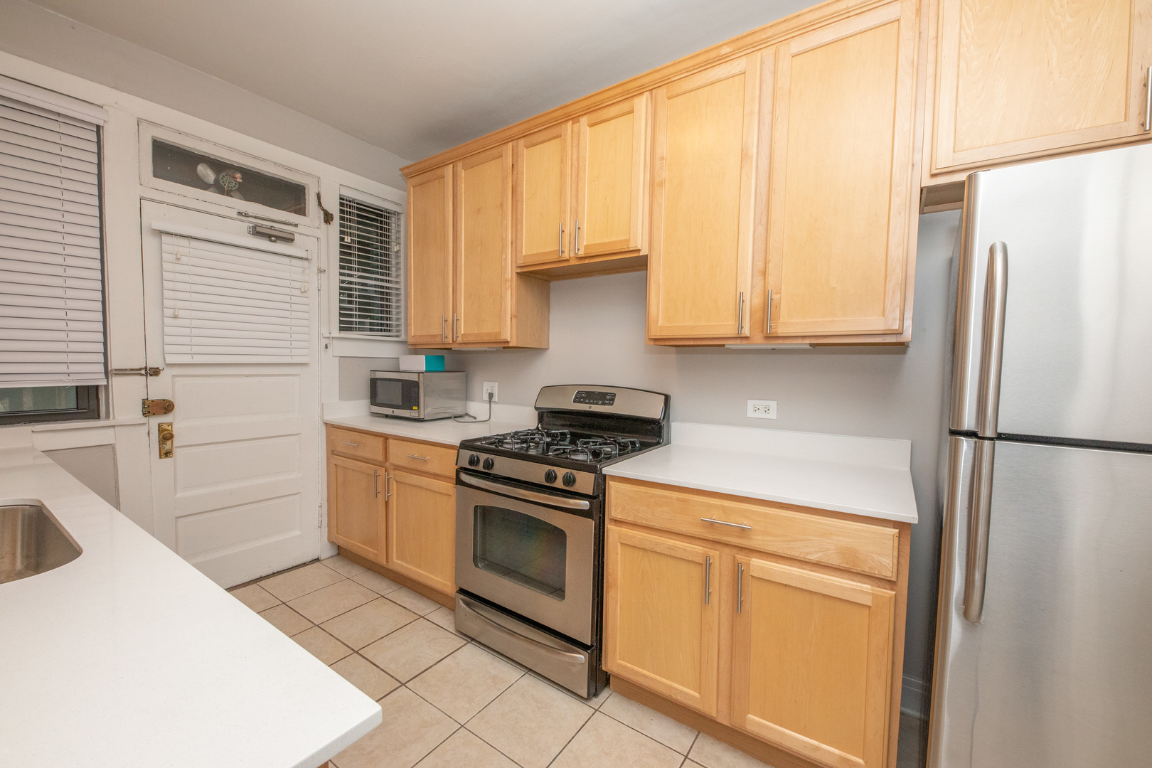 1010 Hinman Avenue Unit: 1N