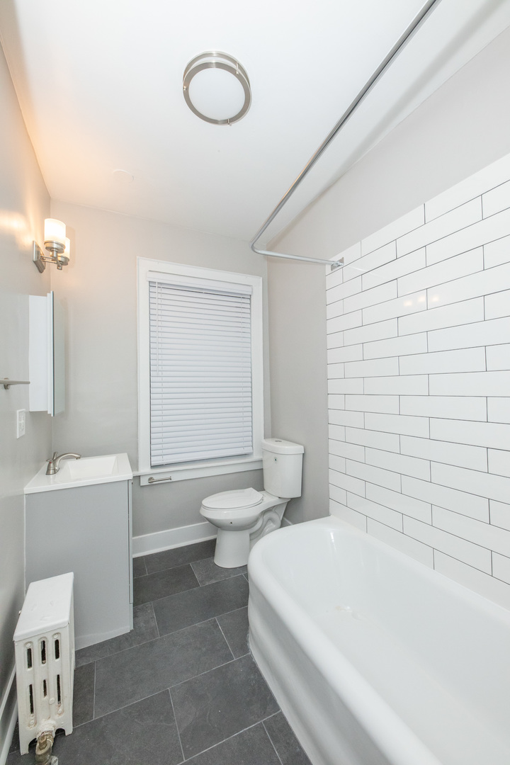 1010 Hinman Avenue Unit: 1N