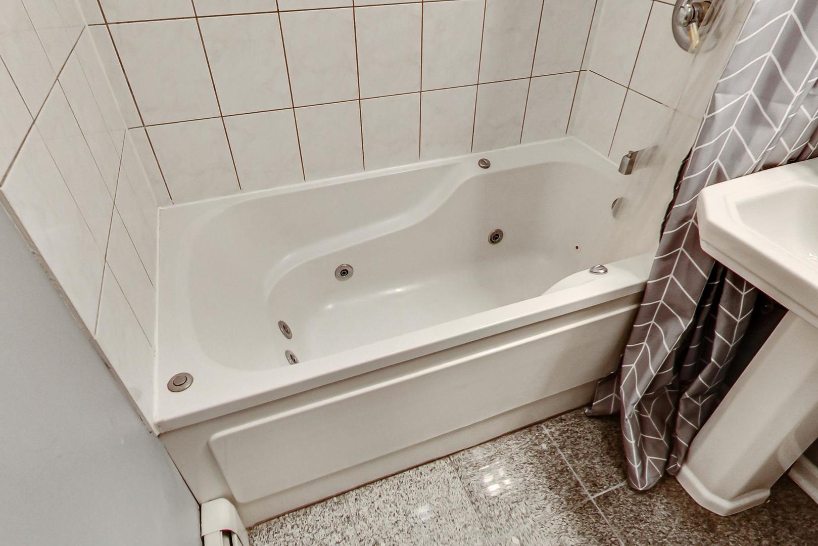 6316 N Paulina Street Unit: 3C