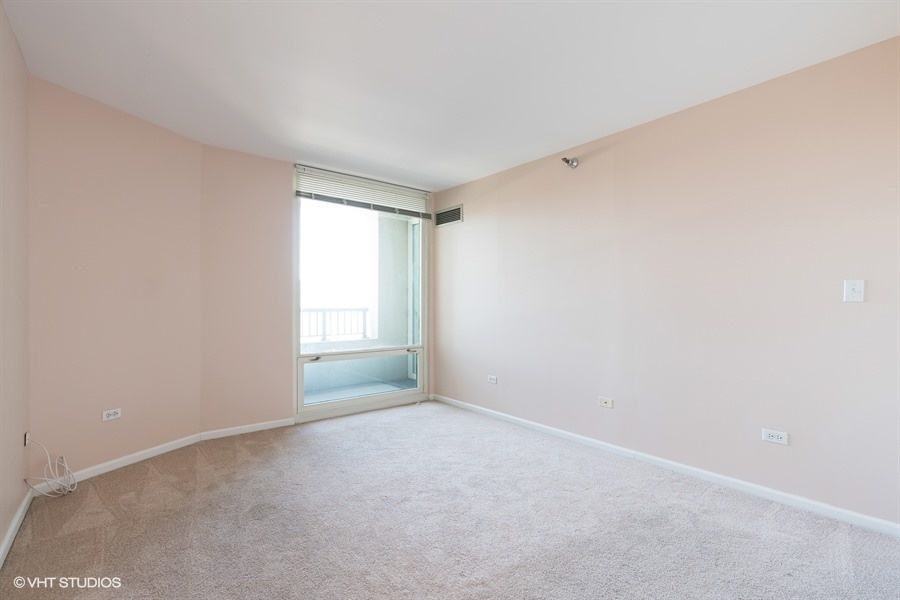 345 N La Salle Drive Unit: 3907