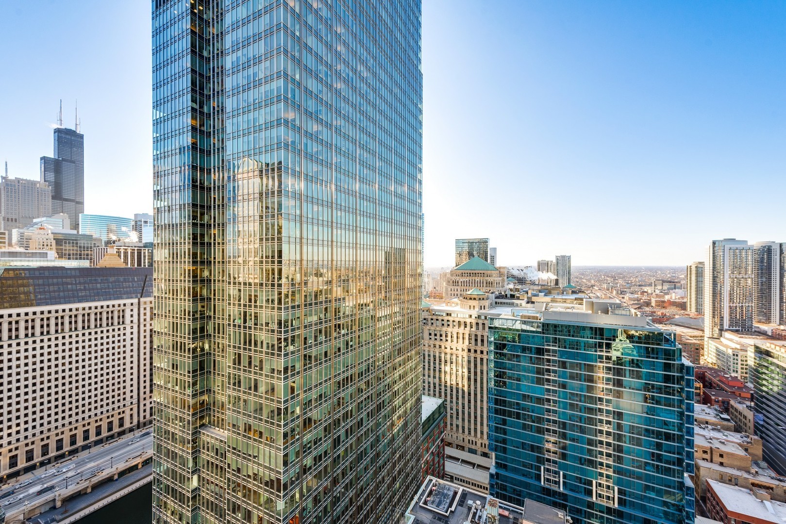 345 N La Salle Drive Unit: 3907