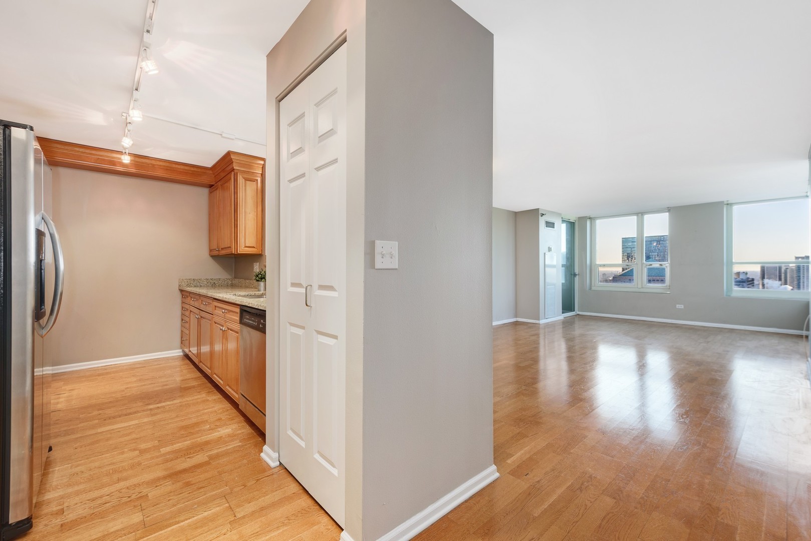 345 N La Salle Drive Unit: 3907