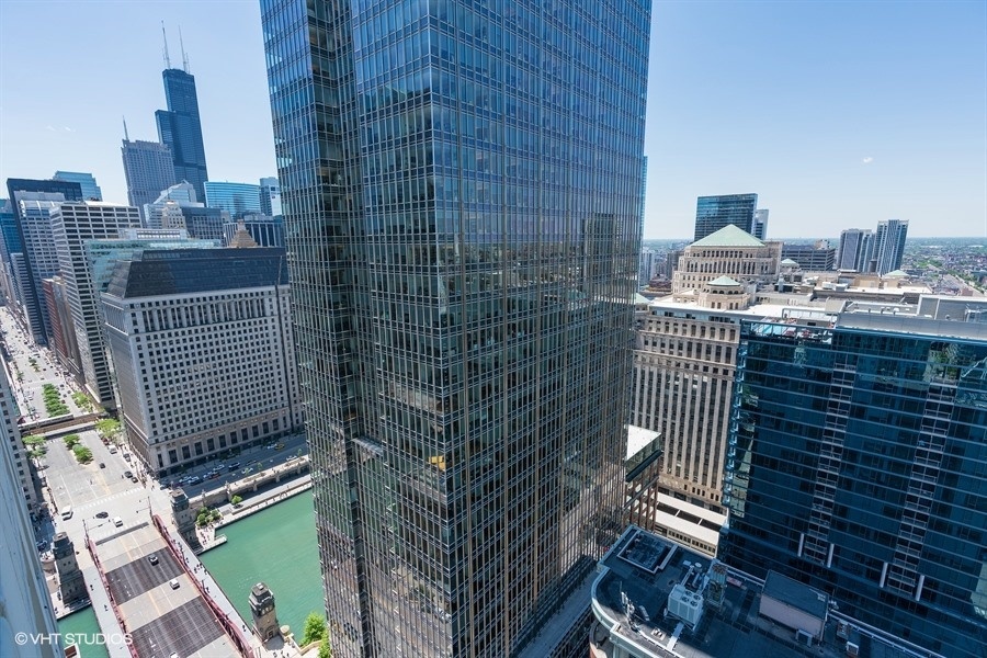 345 N La Salle Drive Unit: 3907