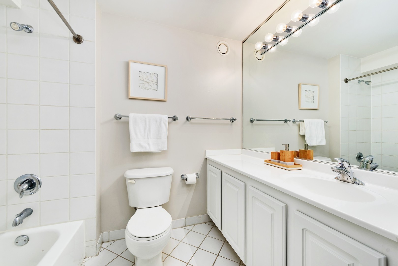 345 N La Salle Drive Unit: 3907