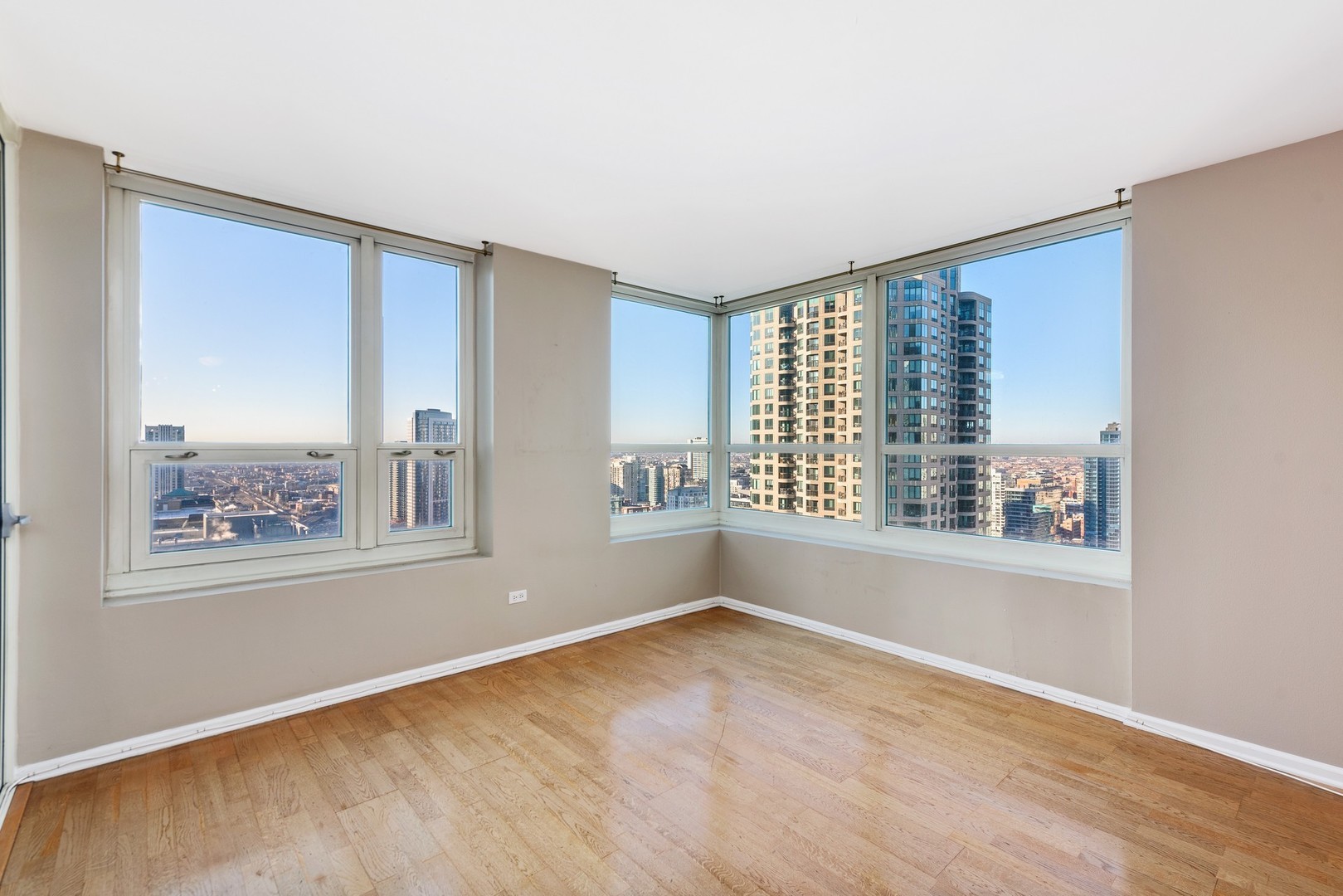 345 N La Salle Drive Unit: 3907