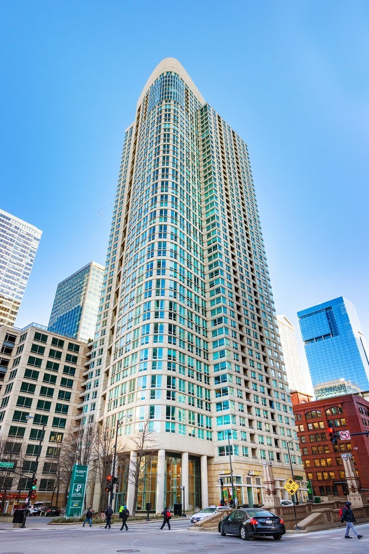 345 N La Salle Drive Unit: 3907