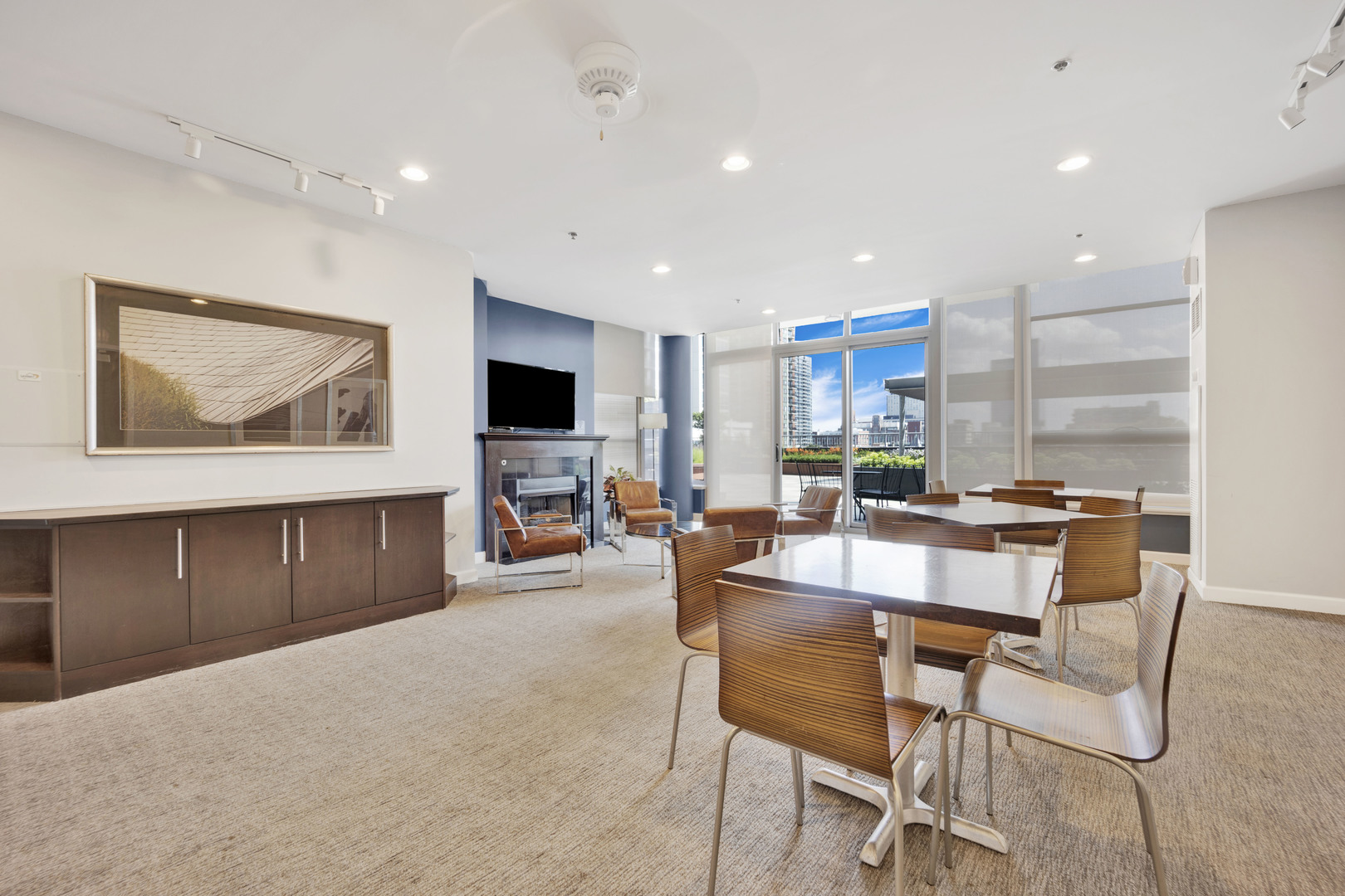 1600 S PRAIRIE Avenue Unit: 2101