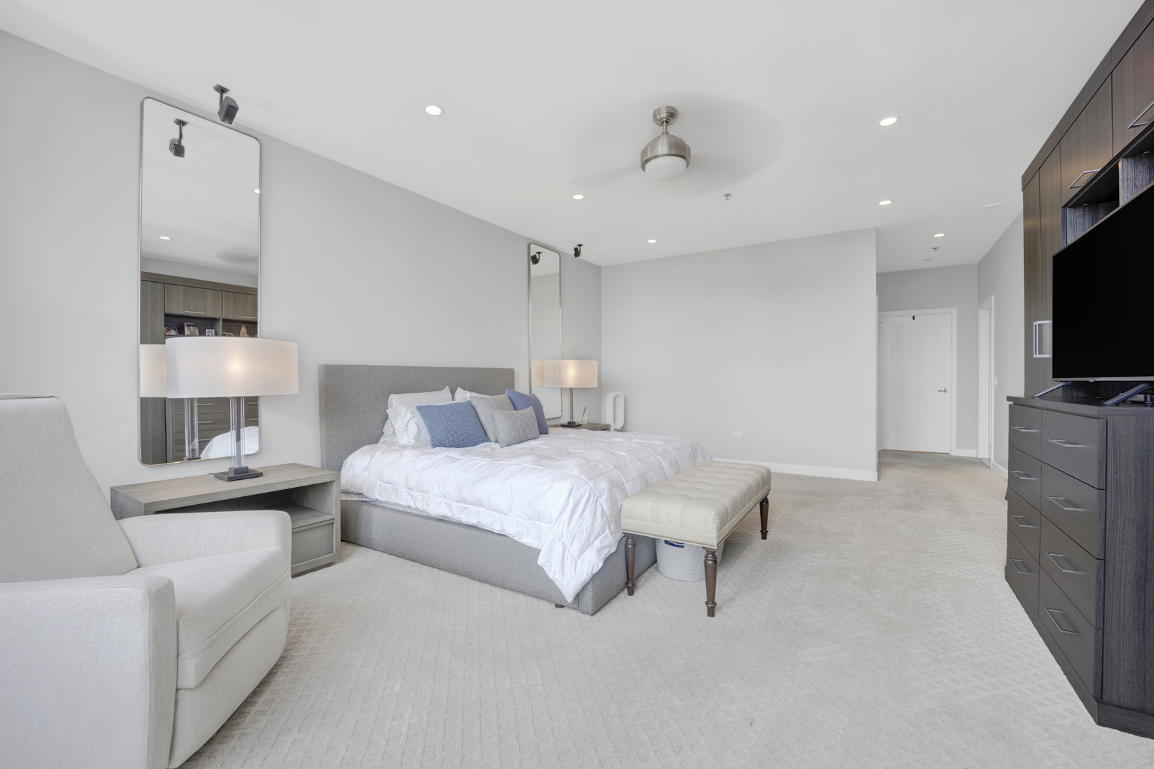 1600 S PRAIRIE Avenue Unit: 2101