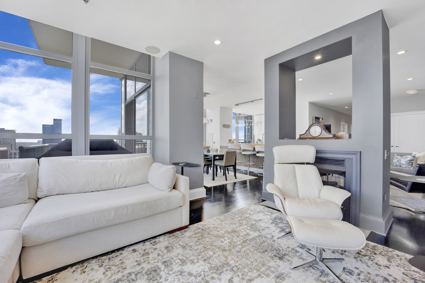 1600 S PRAIRIE Avenue Unit: 2101