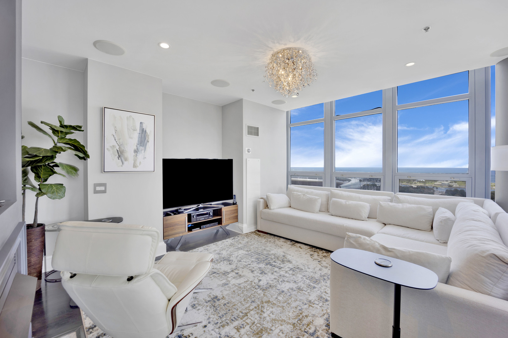 1600 S PRAIRIE Avenue Unit: 2101