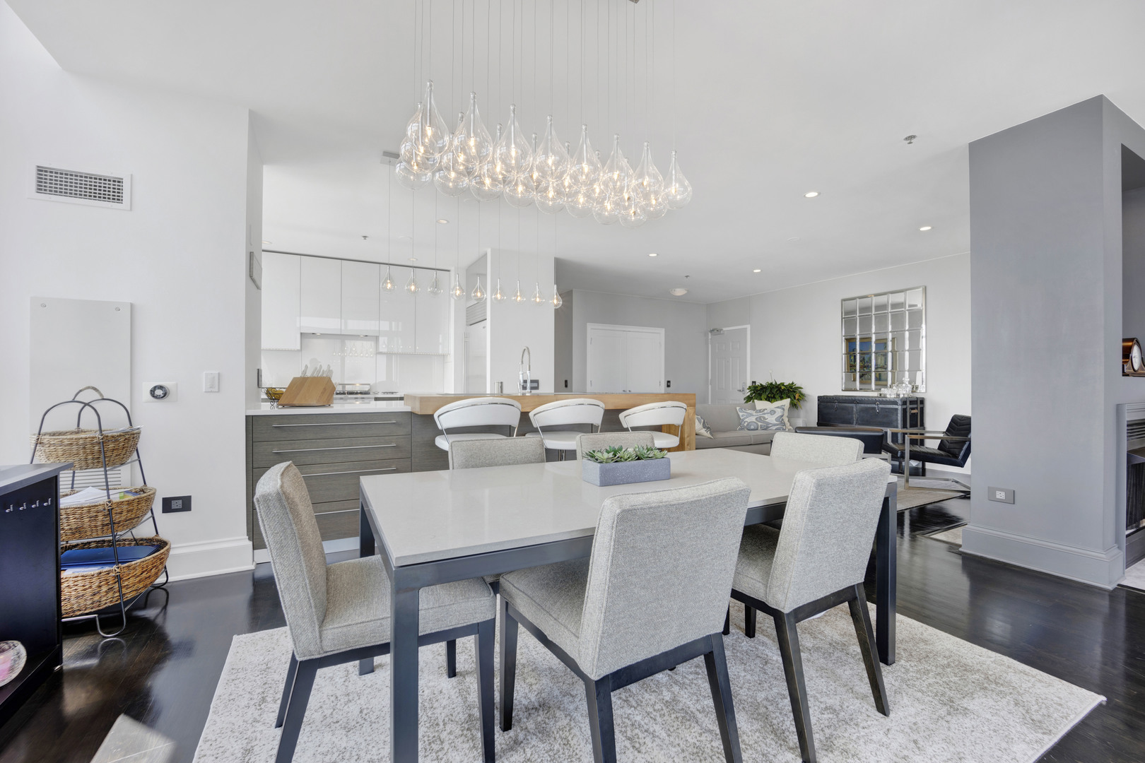 1600 S PRAIRIE Avenue Unit: 2101