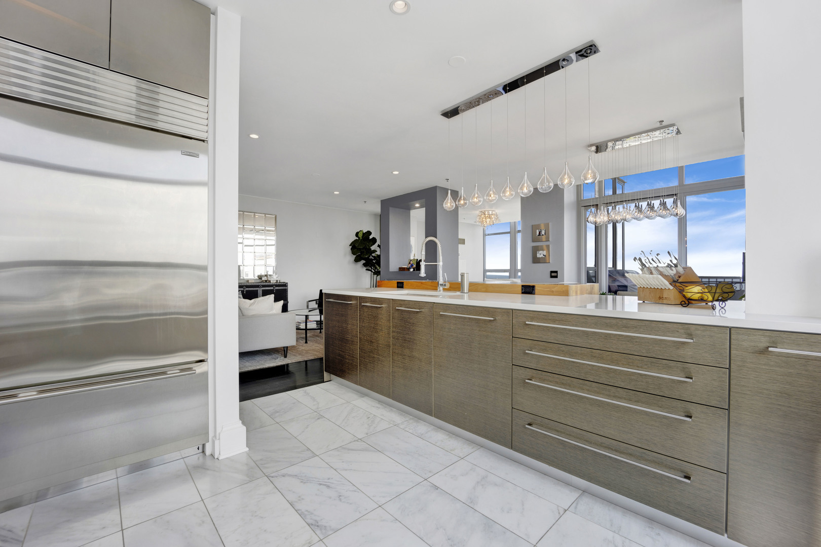 1600 S PRAIRIE Avenue Unit: 2101