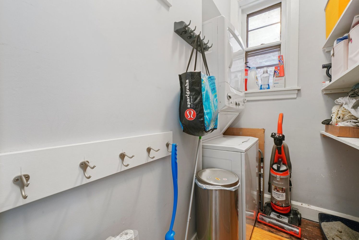 1527 N Claremont Avenue Unit: 1F