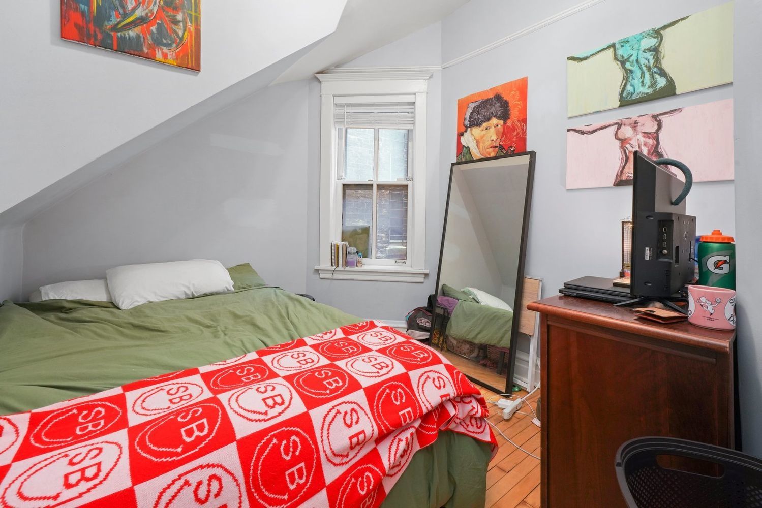 1527 N Claremont Avenue Unit: 1F