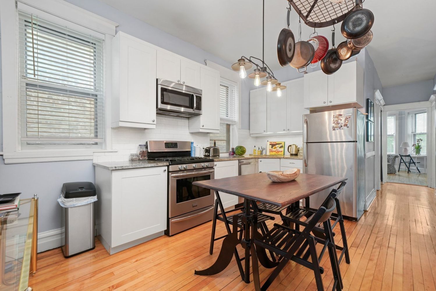 1527 N Claremont Avenue Unit: 1F
