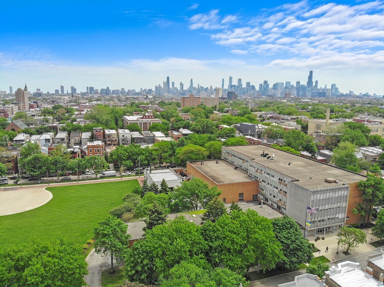 1527 N Claremont Avenue Unit: 1F