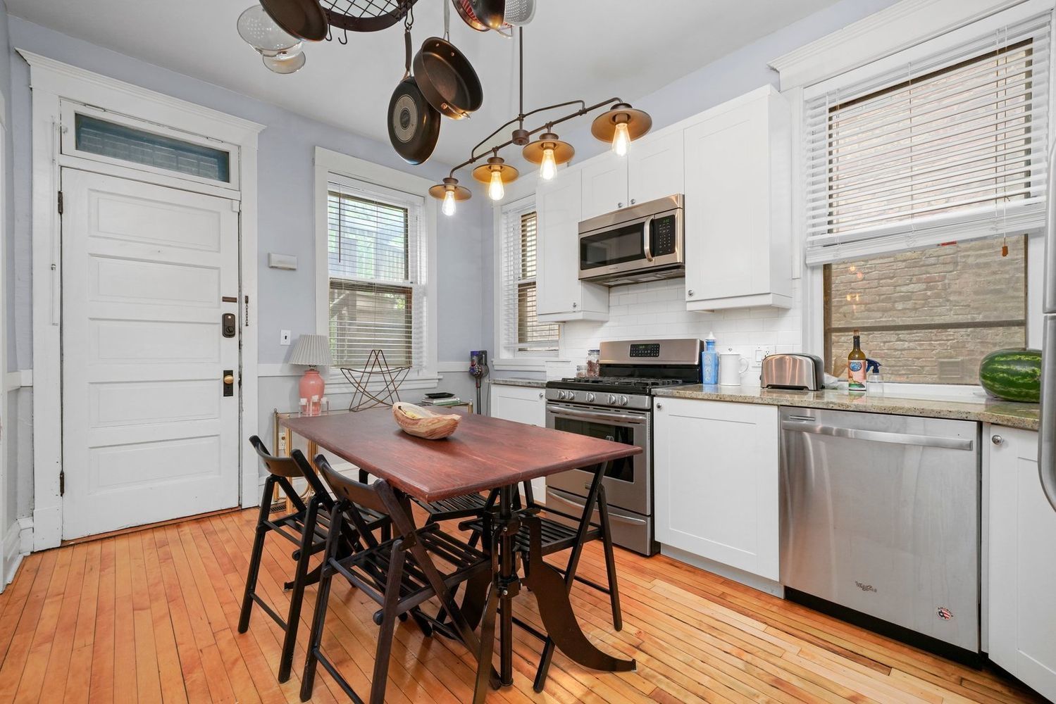 1527 N Claremont Avenue Unit: 1F