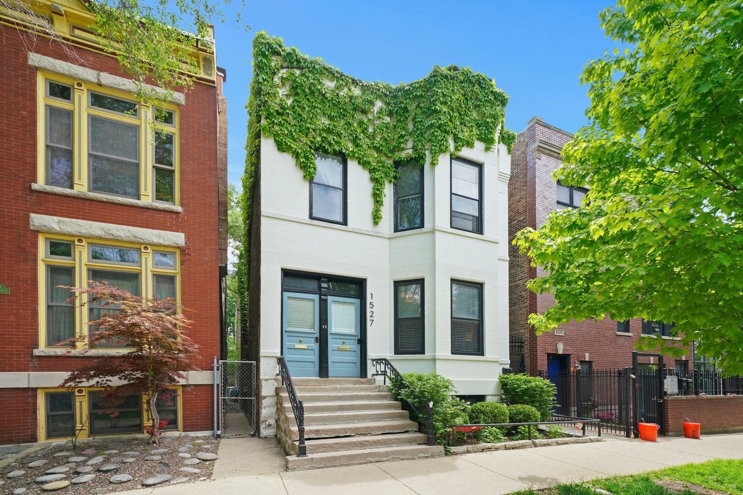 1527 N Claremont Avenue Unit: 1F