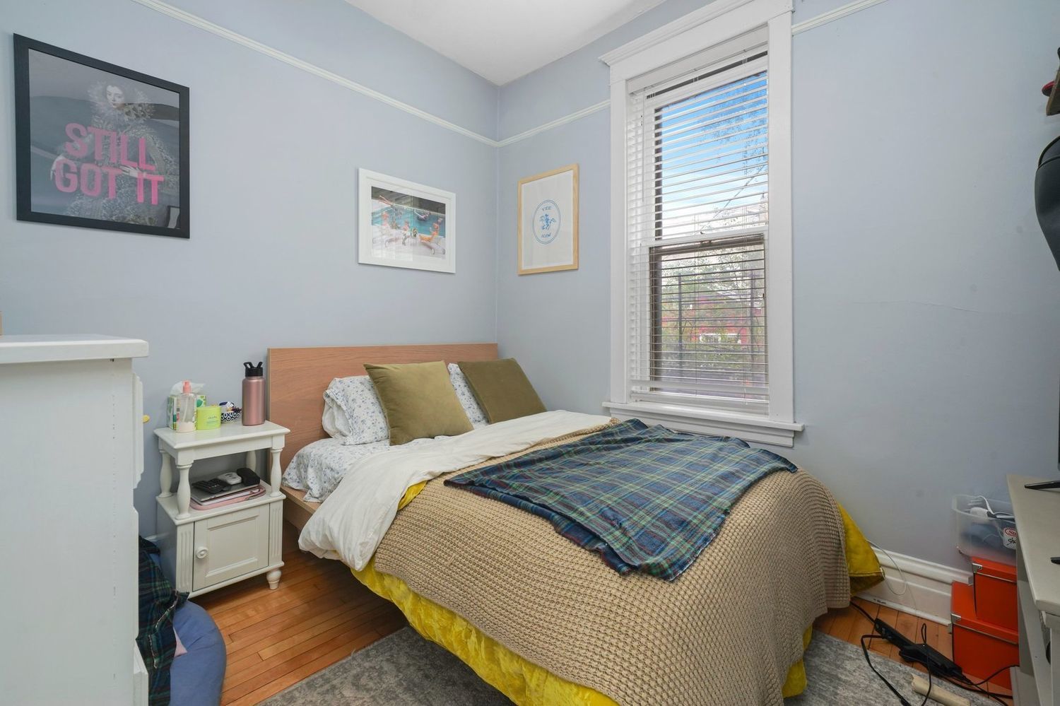 1527 N Claremont Avenue Unit: 1F