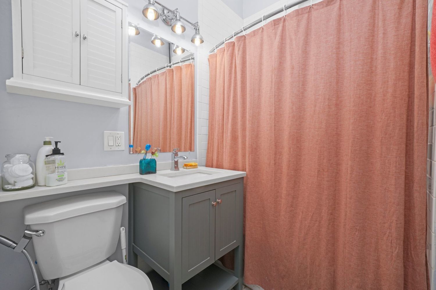 1527 N Claremont Avenue Unit: 1F