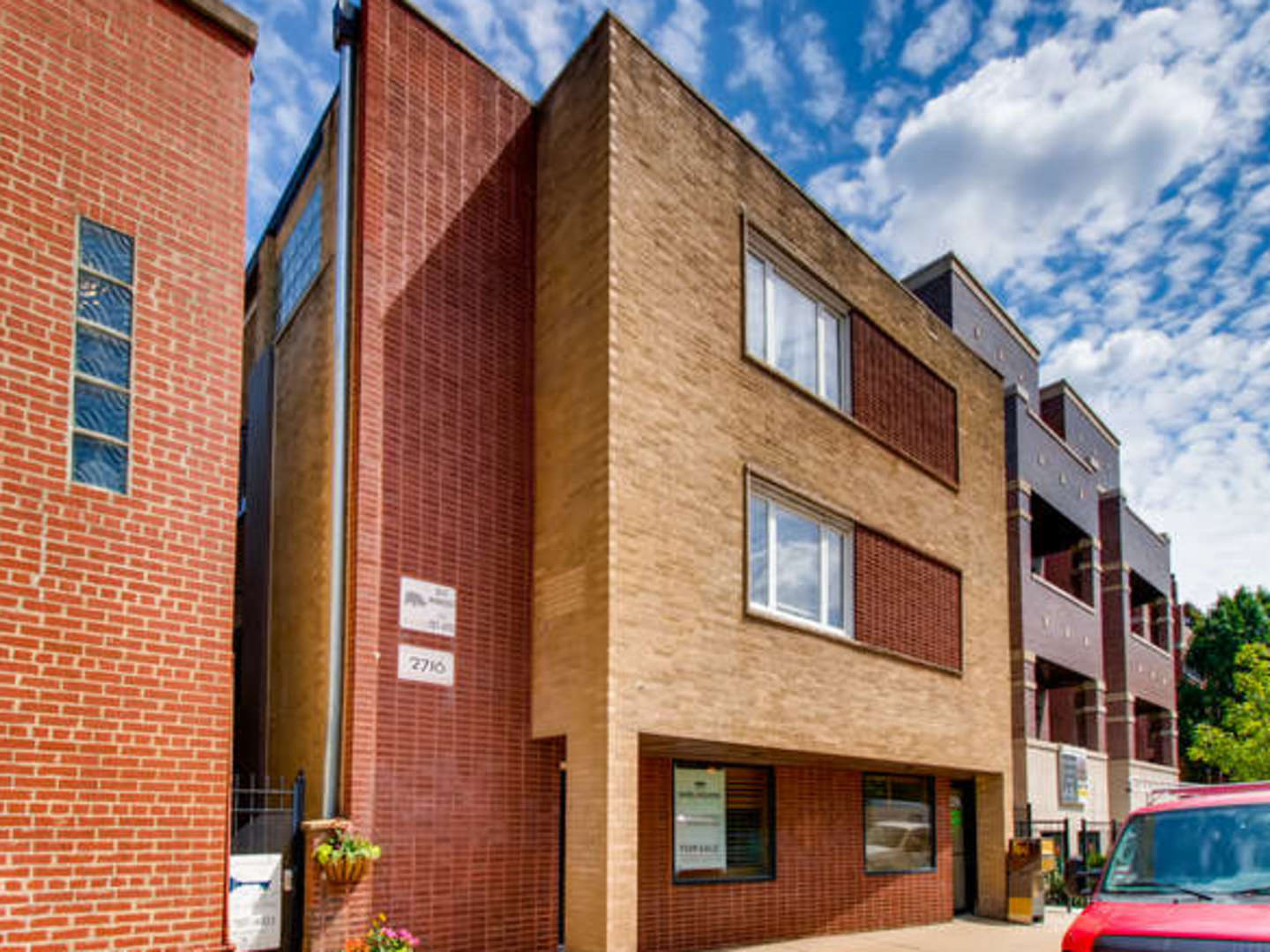 2716 W Montrose Avenue Unit: 3