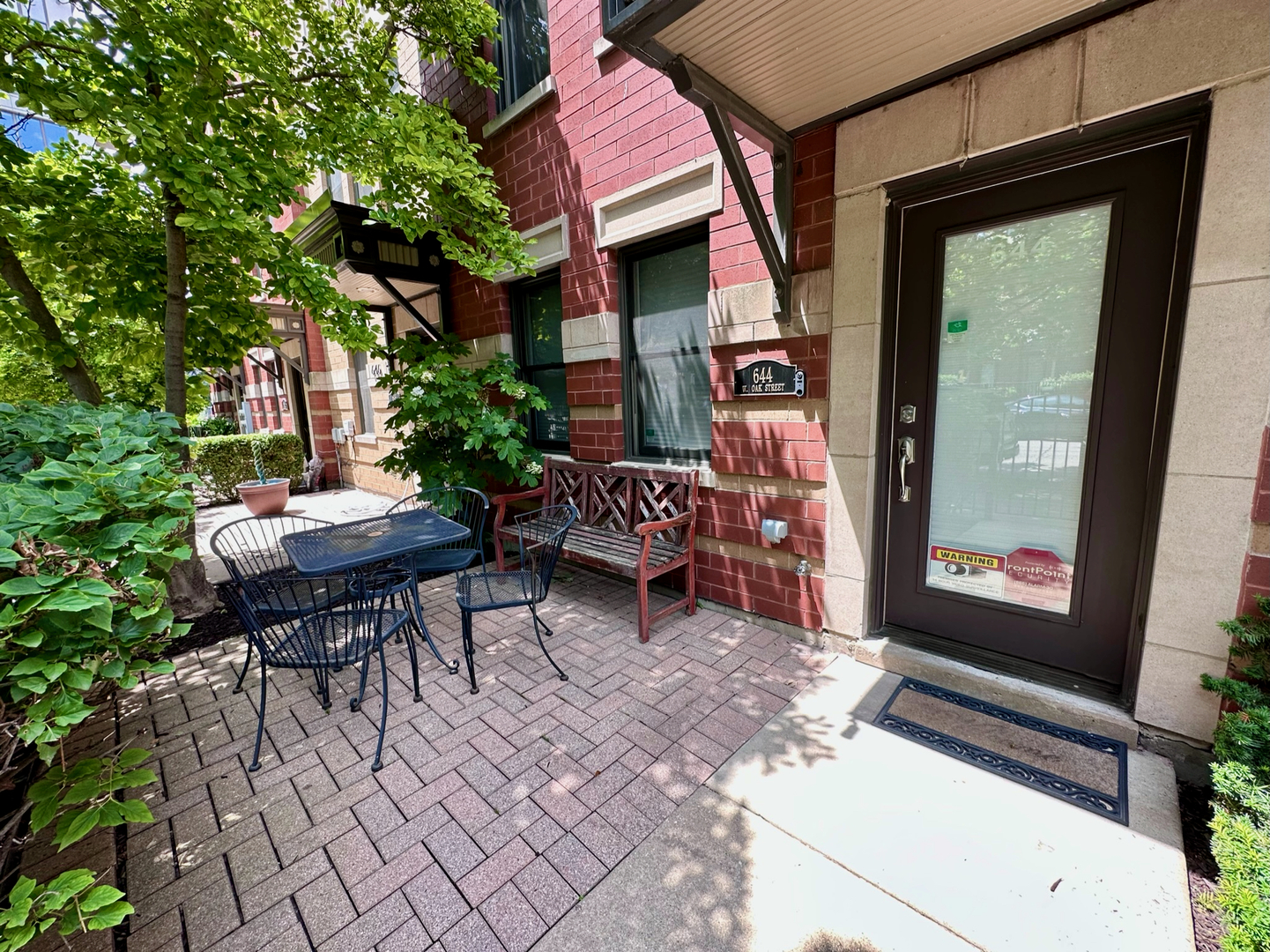 644 W OAK Street