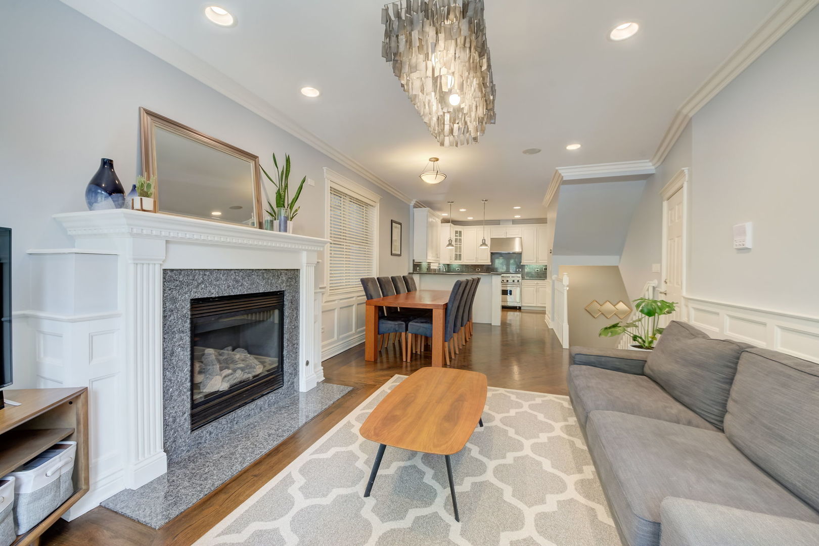 842 W Aldine Avenue Unit: 1
