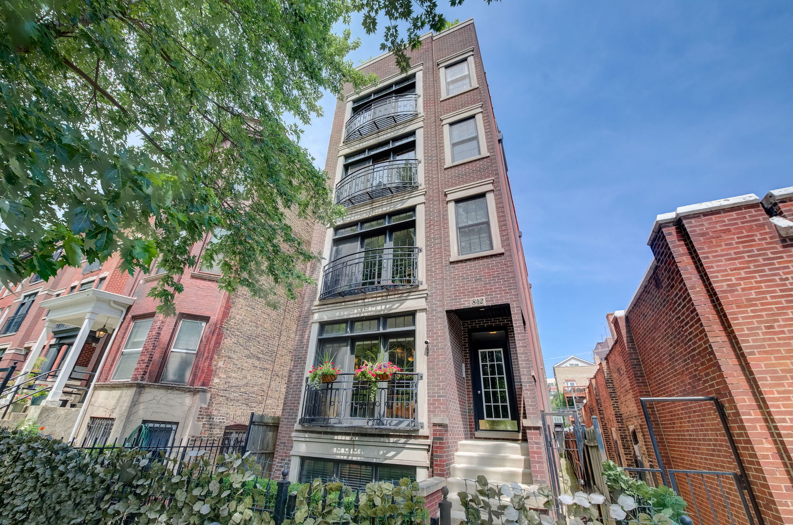 842 W Aldine Avenue Unit: 1